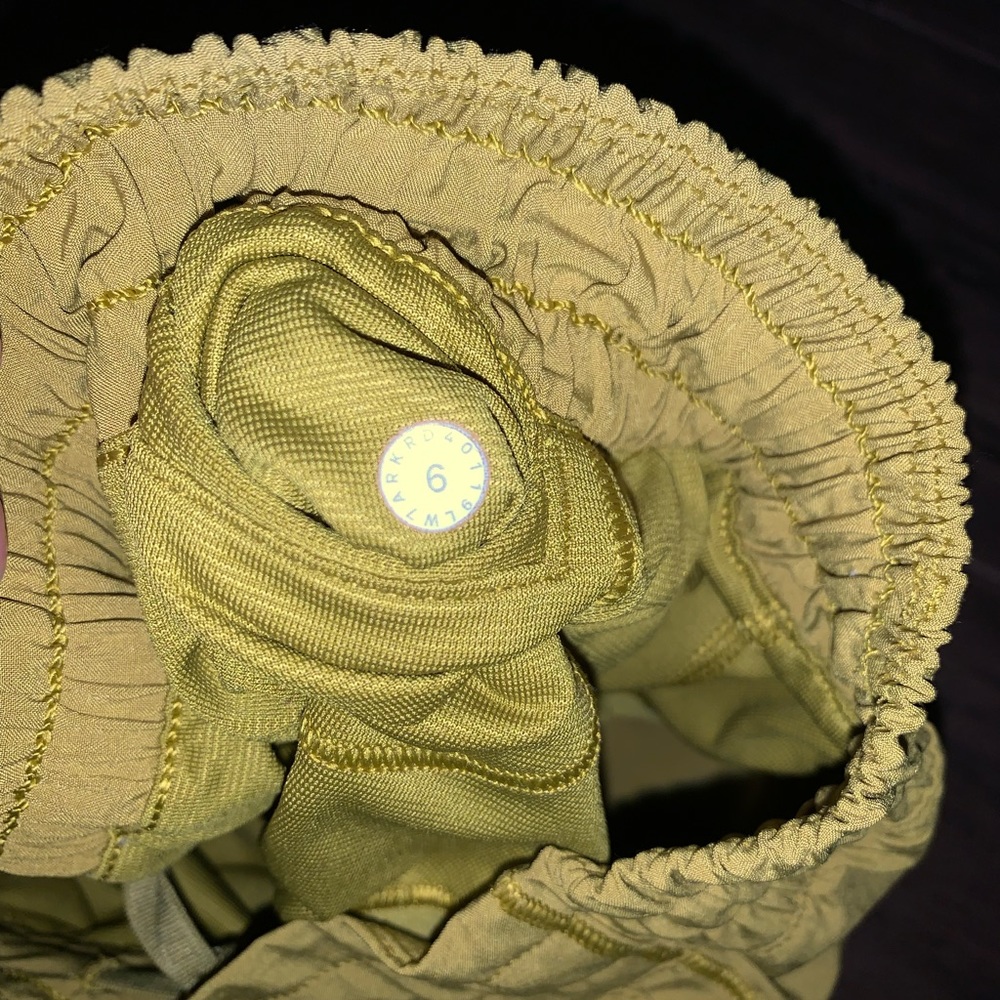 Lululemon shorts - Picture 4 of 6